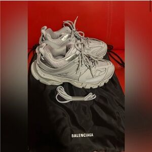 Balenciaga Track Sneaker size 8,great condition, Comes with Balenciaga Carrier